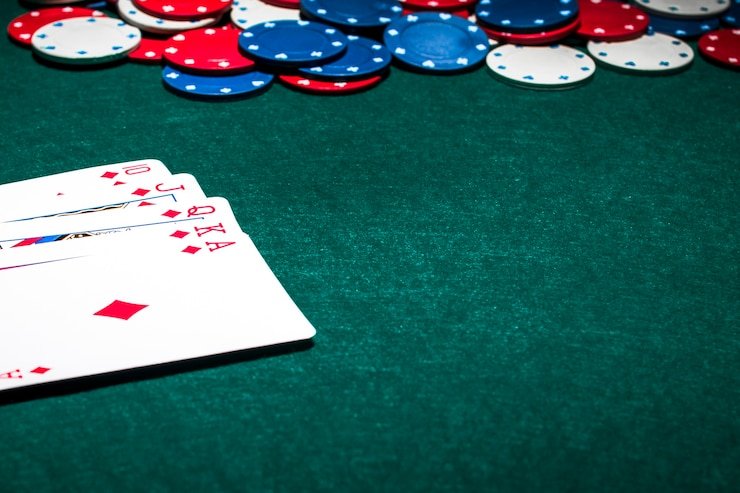 Studio Baccarat — Format 8-deck, detail kartu bersih, dukungan obrolan multibahasa Meja baccarat dengan tampilan detail kartu dan papan komisi